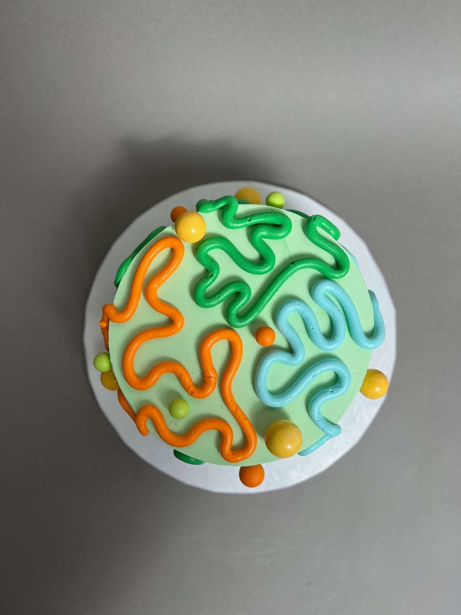 Squiggly lines on buttercream - custom cake