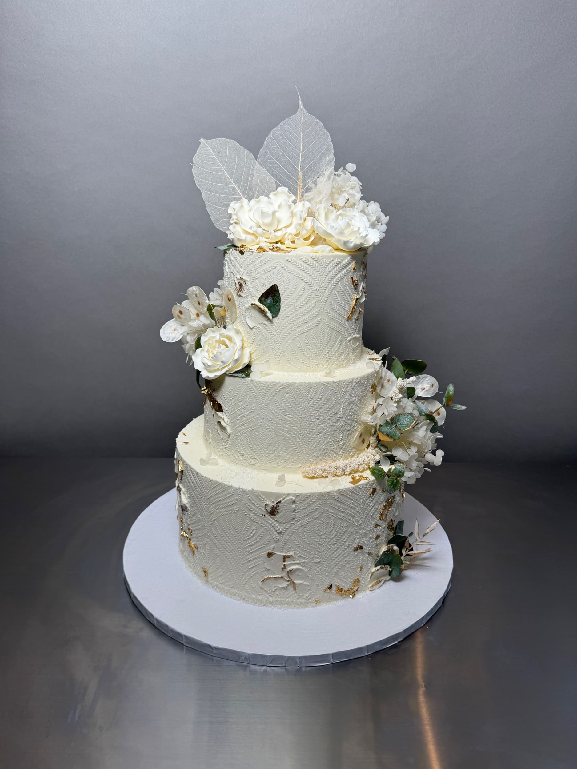 Stenciled boho &amp; sugar flowers - wedding cake