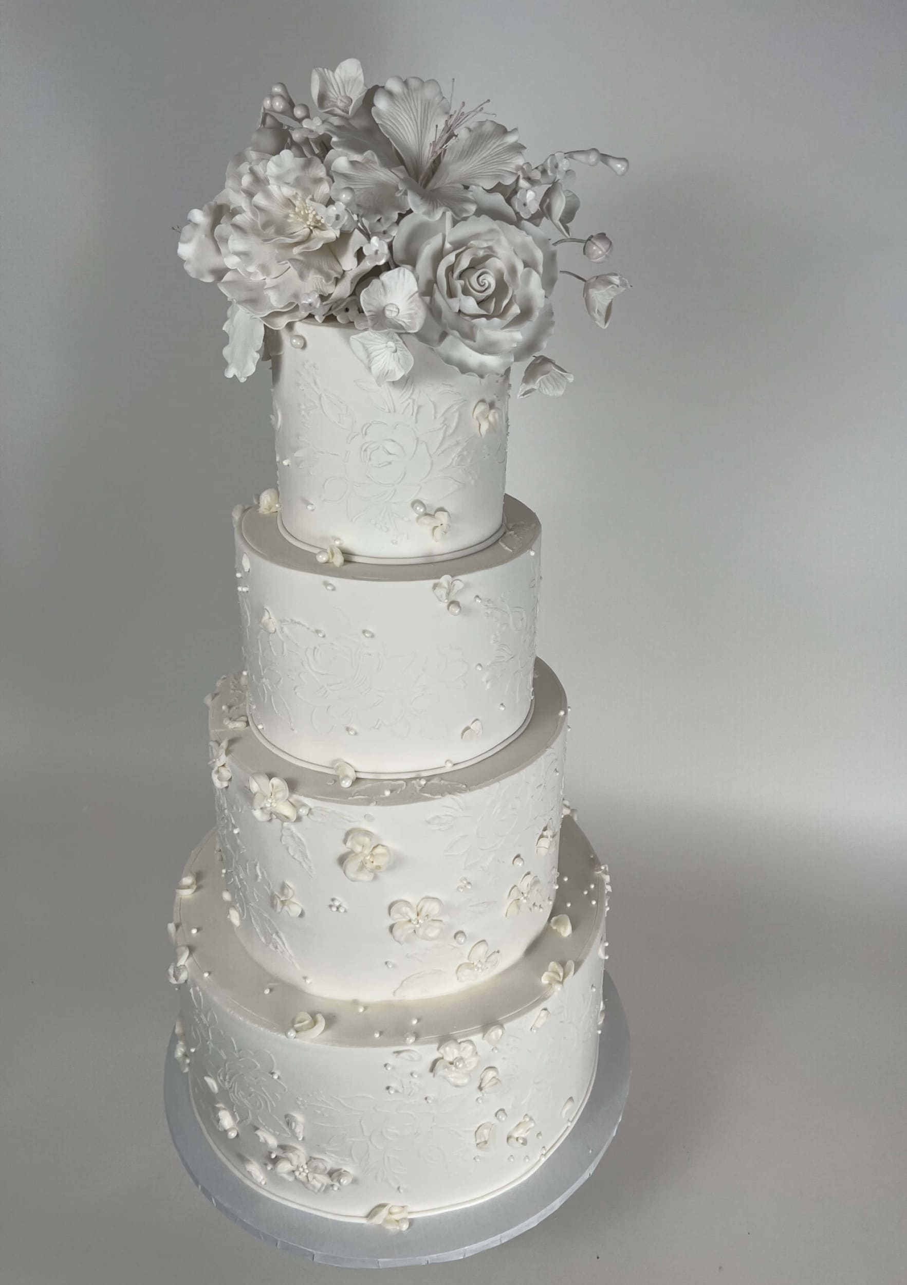 Sugar flower crown - wedding cake