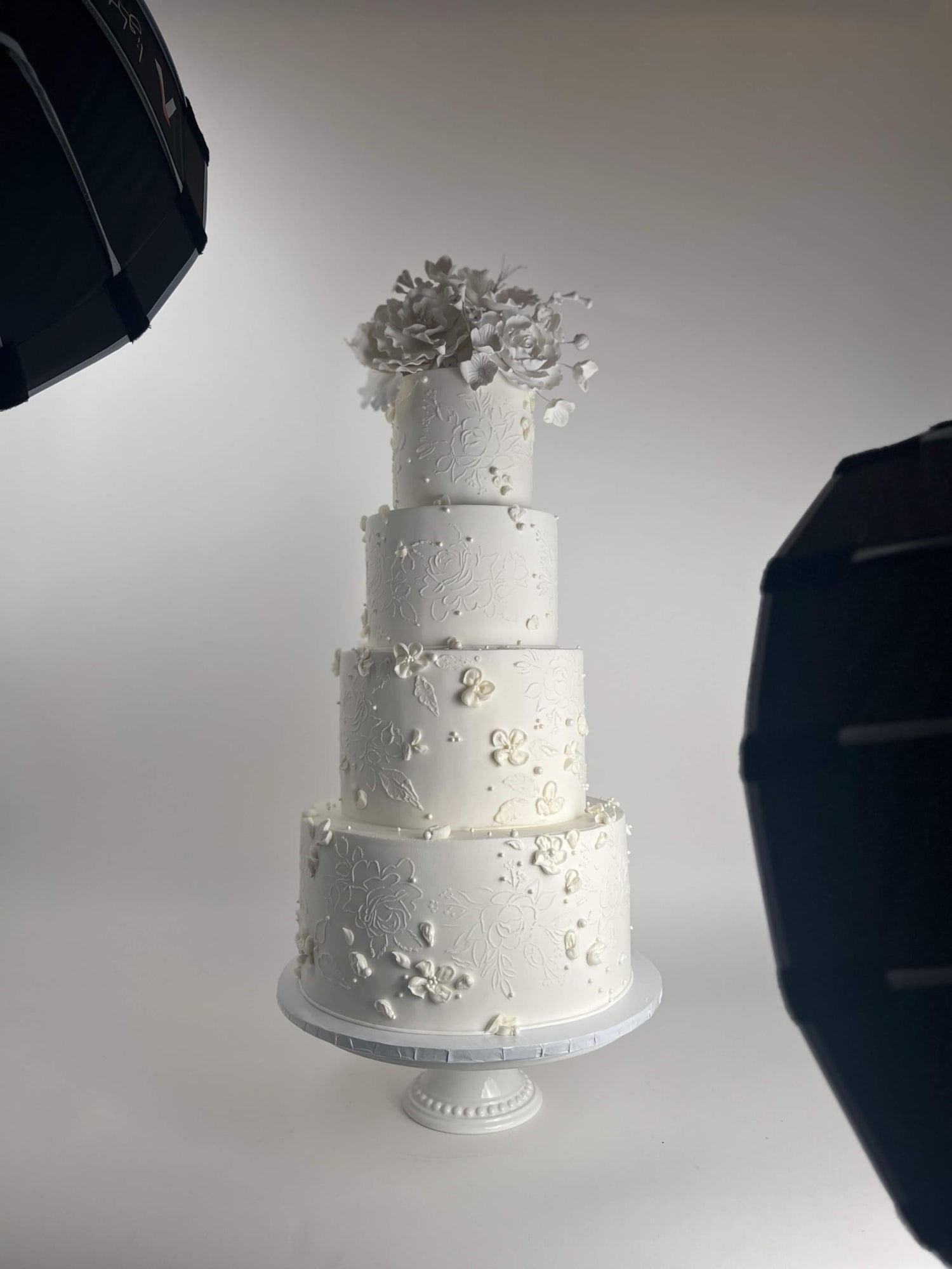 Sugar flower crown - wedding cake