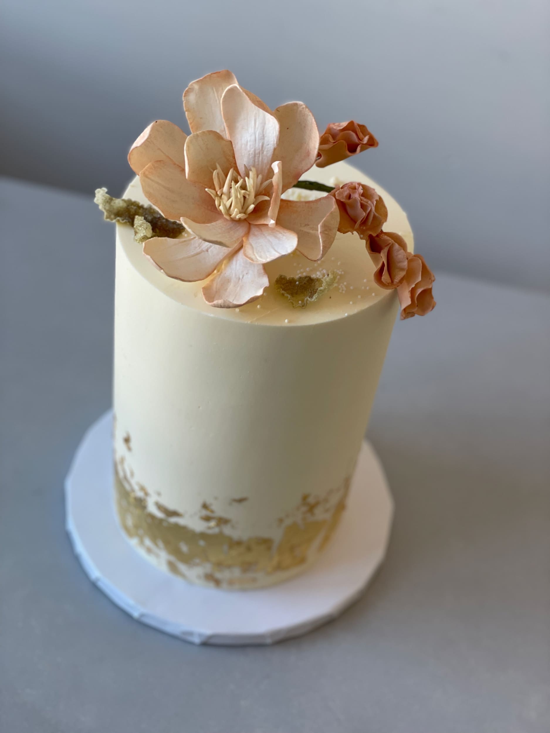 Sugar flower &amp; gold foil on buttercream - custom cake