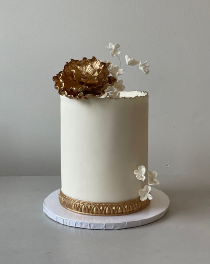 Sugar flower on deckled edge fondant - custom cake