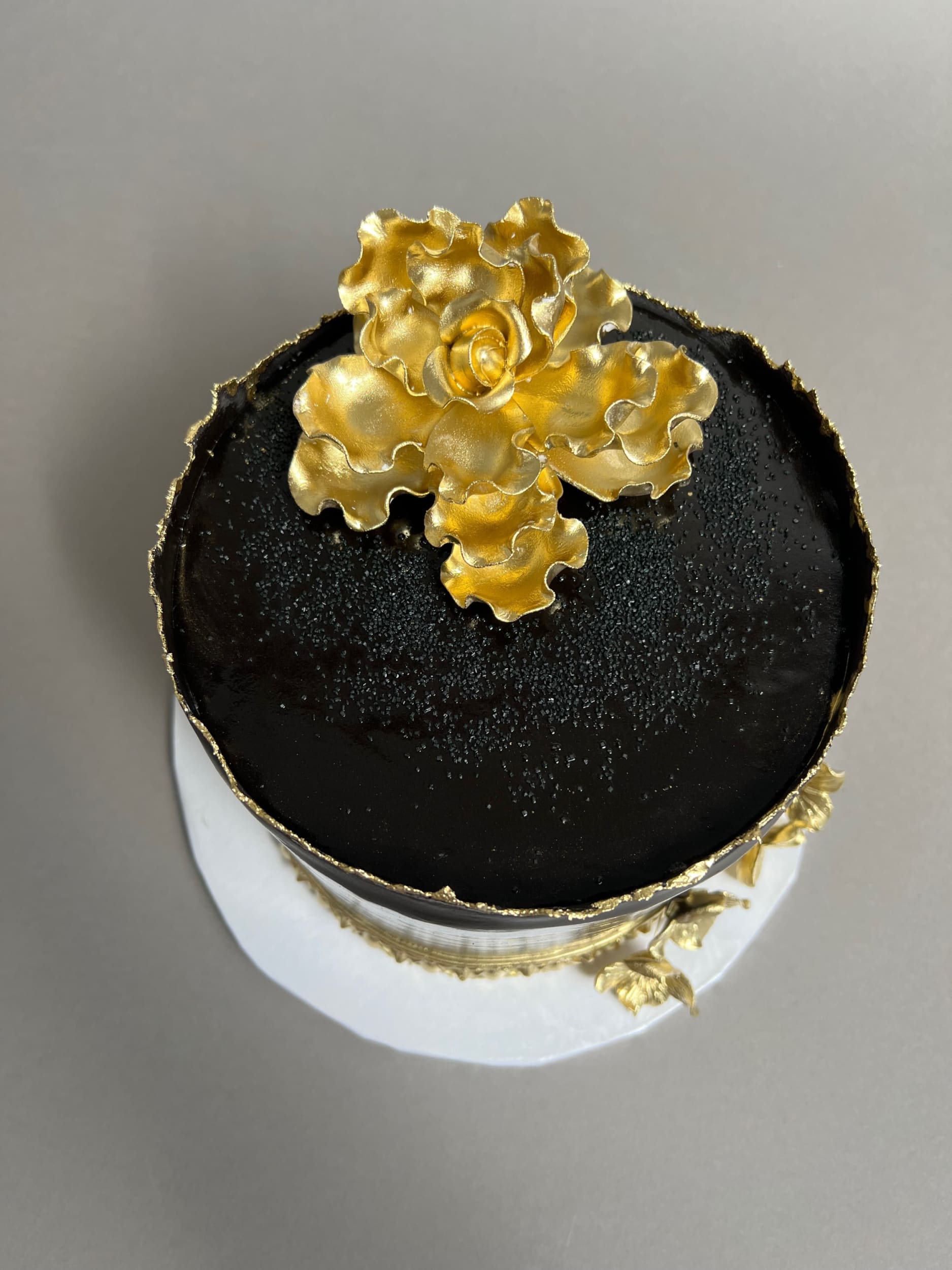 Sugar flower on deckled edge fondant - custom cake