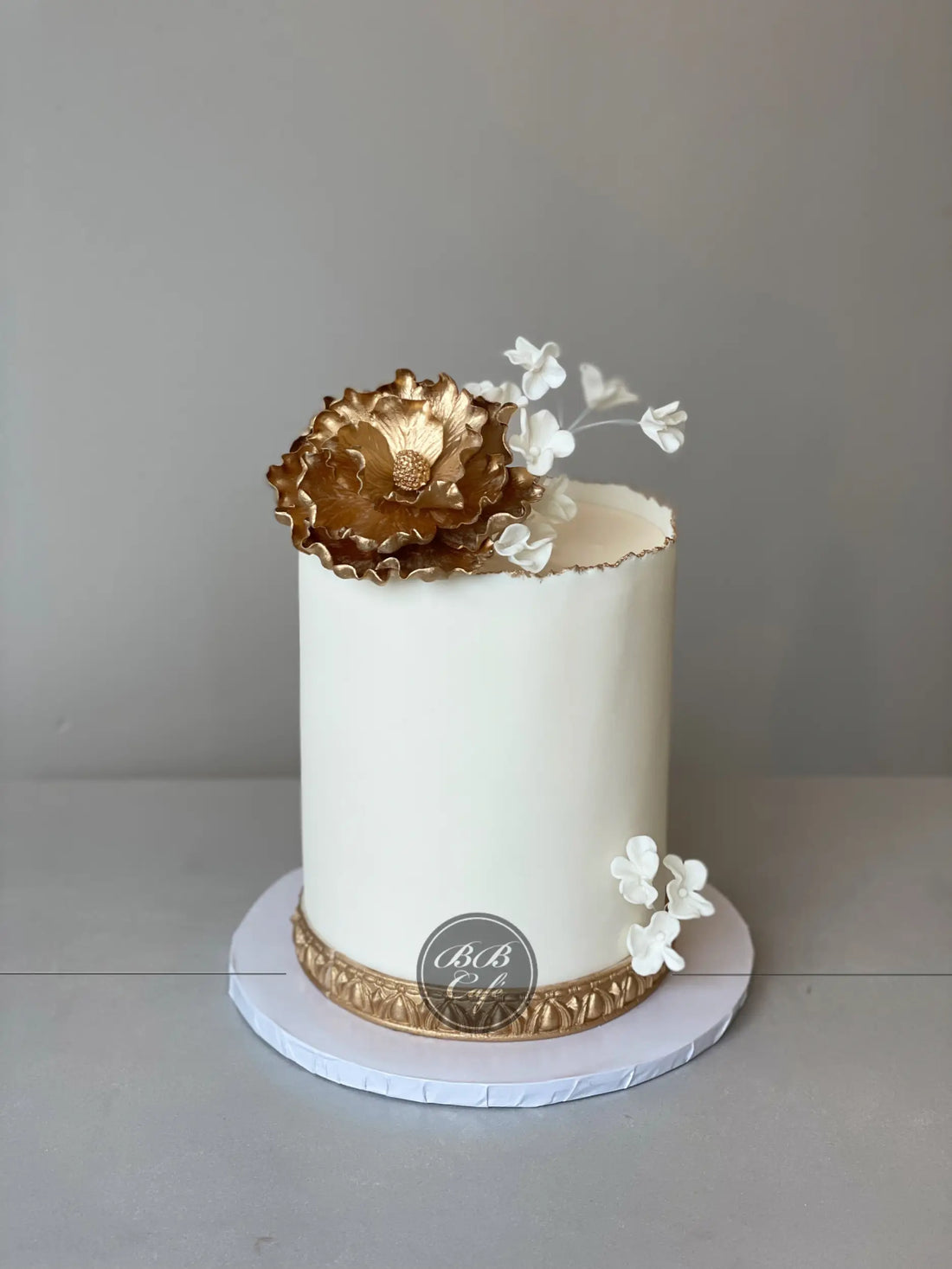 Sugar flower on deckled edge fondant - custom cake