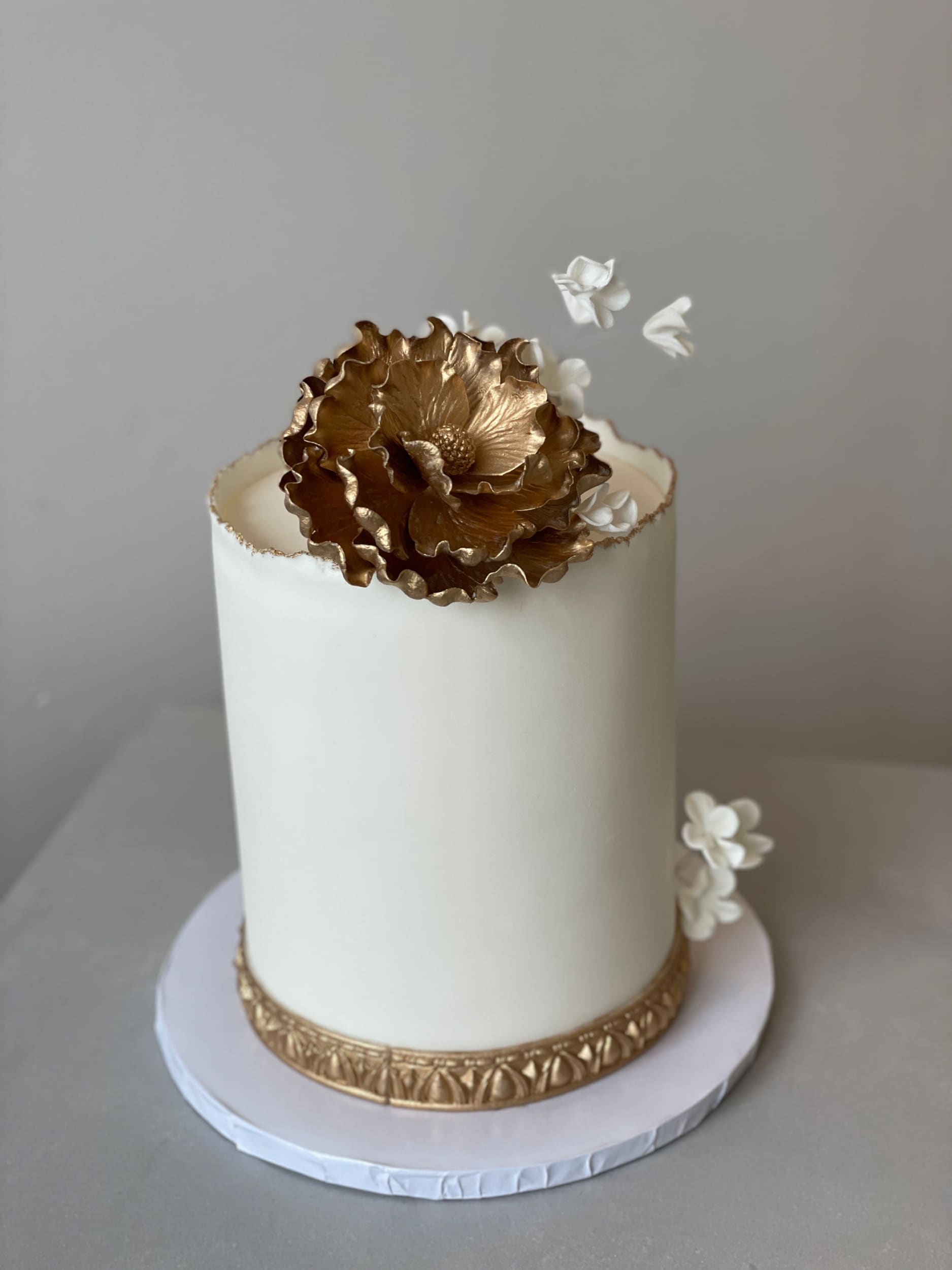 Sugar flower on deckled edge fondant - custom cake