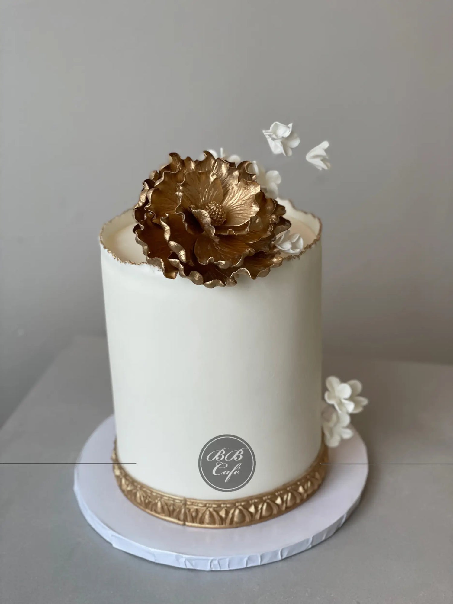 Sugar flower on deckled edge fondant - custom cake