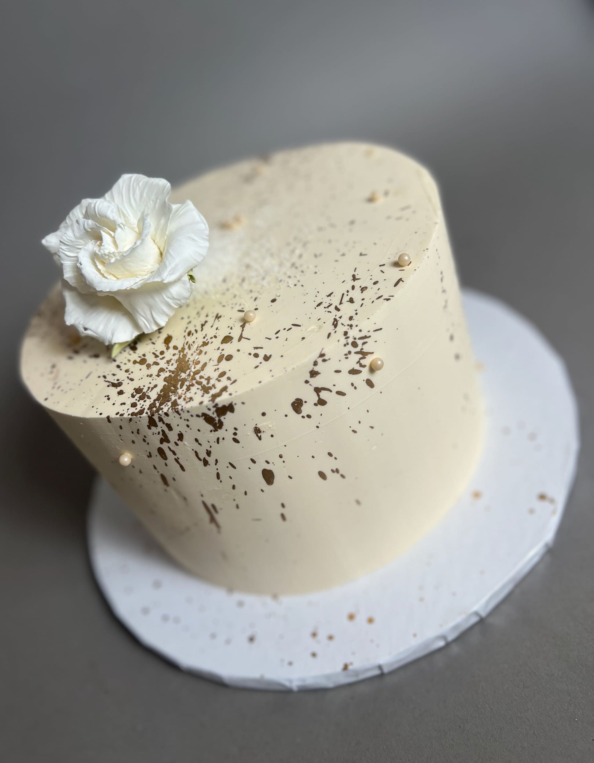 Sugar flowers &amp; gold splatter on buttercream - custom cake