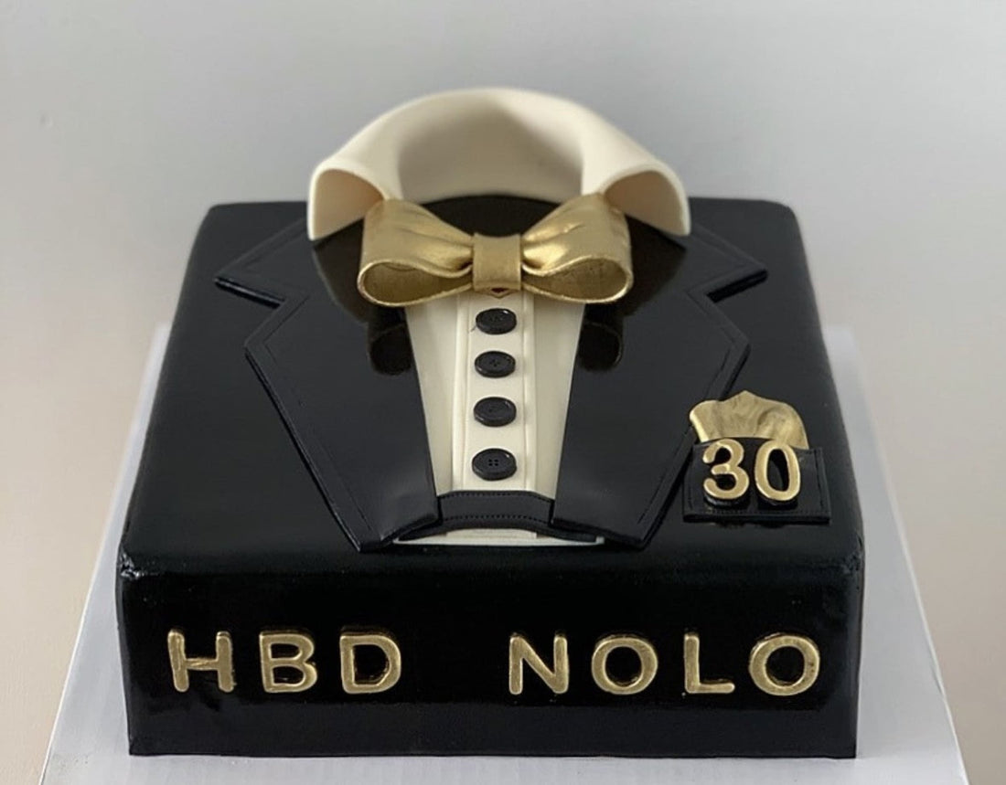 Suit and tie in fondant - custom cake
