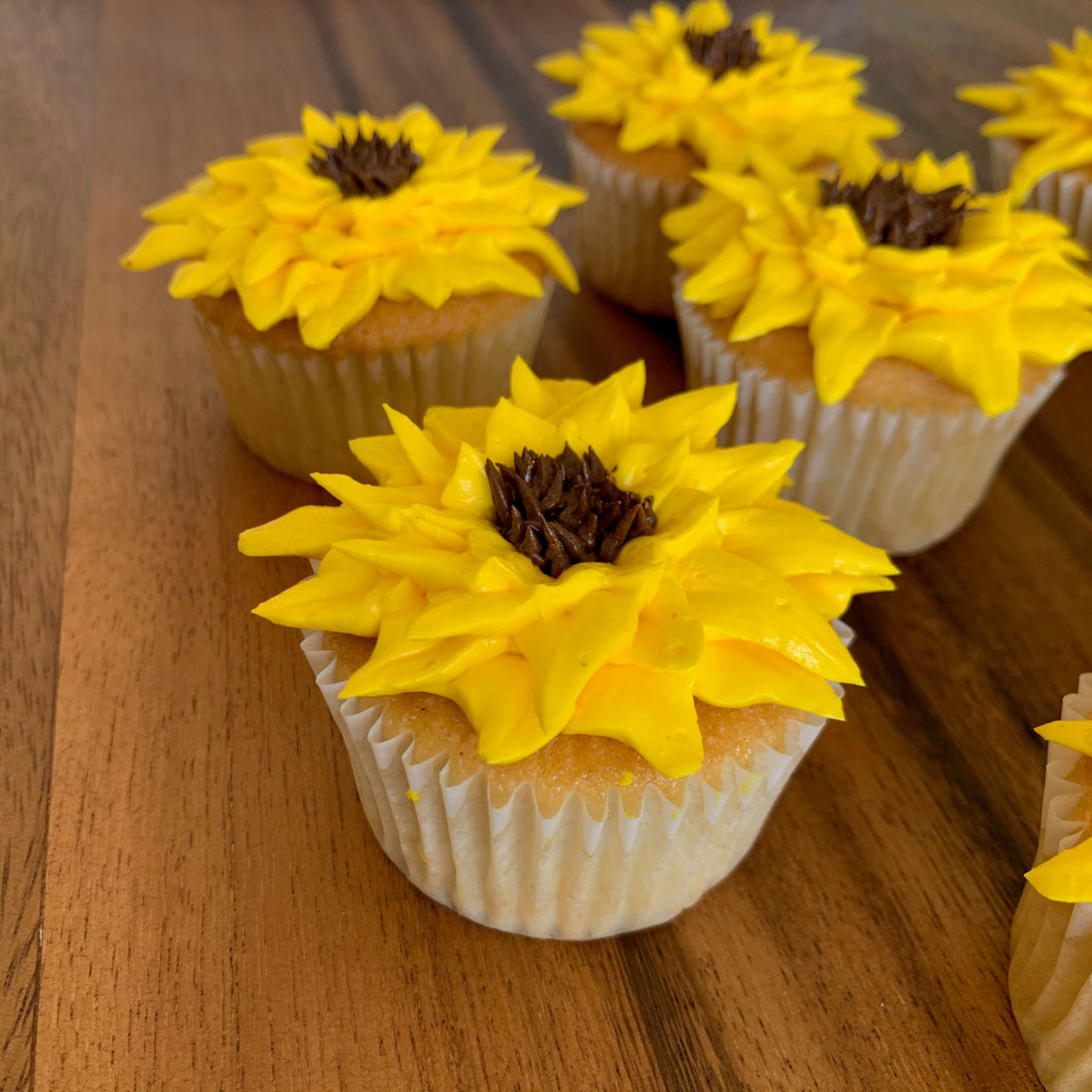 Sunflower garden cupcakes - cupcake