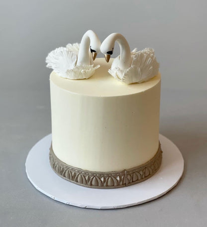 Swan love on buttercream - custom cake
