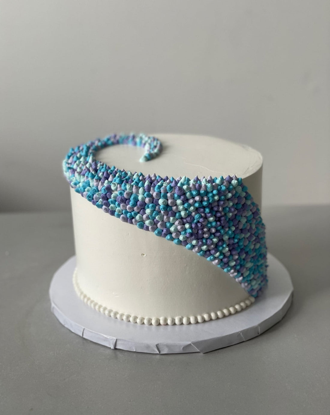 Swirl dots in whipped cream - custom cake