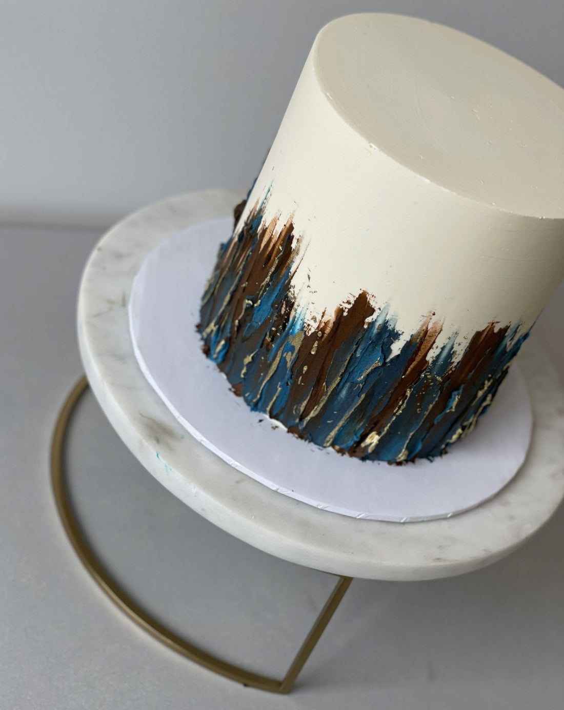 Vertical abstract on buttercream - custom cake