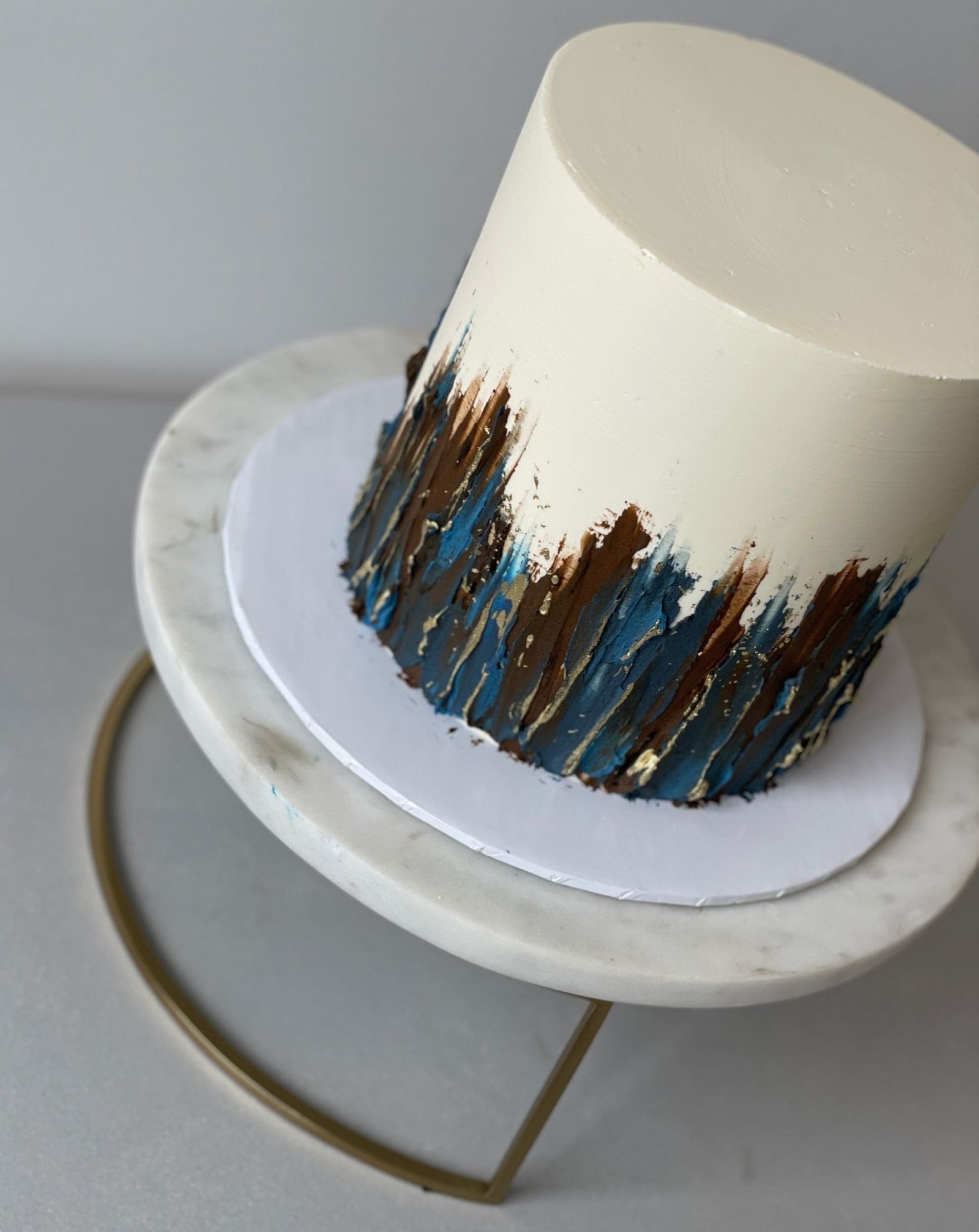 Vertical abstract on buttercream - custom cake