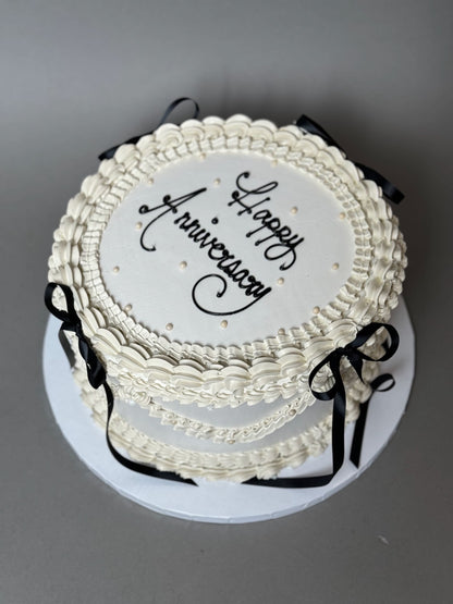 Vintage lambeth &amp; bows on buttercream - custom cake