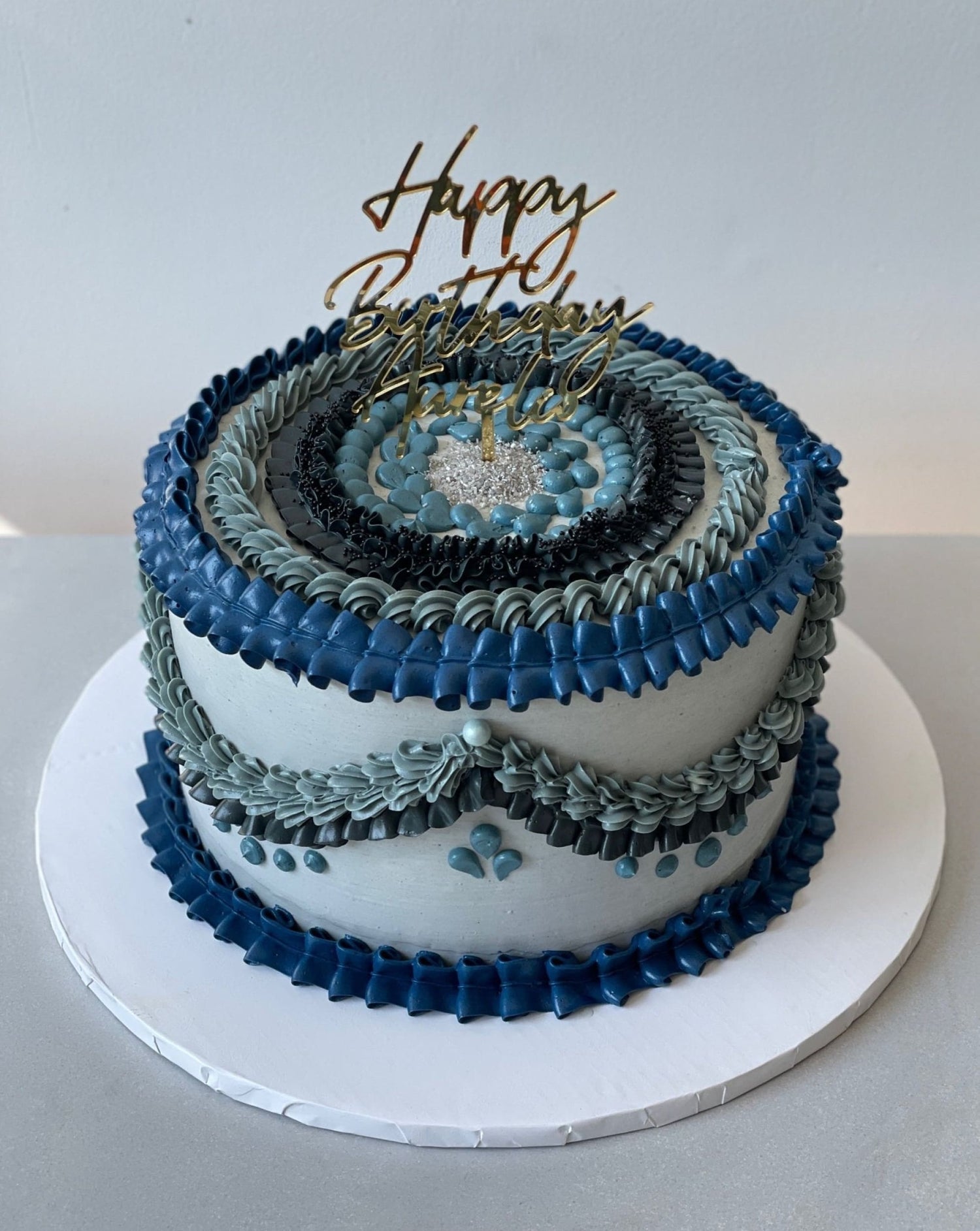 Vintage lambeth cake in buttercream - custom cake