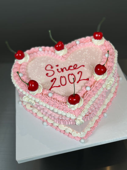 Vintage lambeth heart &amp; cherries - custom cake