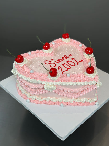 Vintage lambeth heart &amp; cherries - custom cake