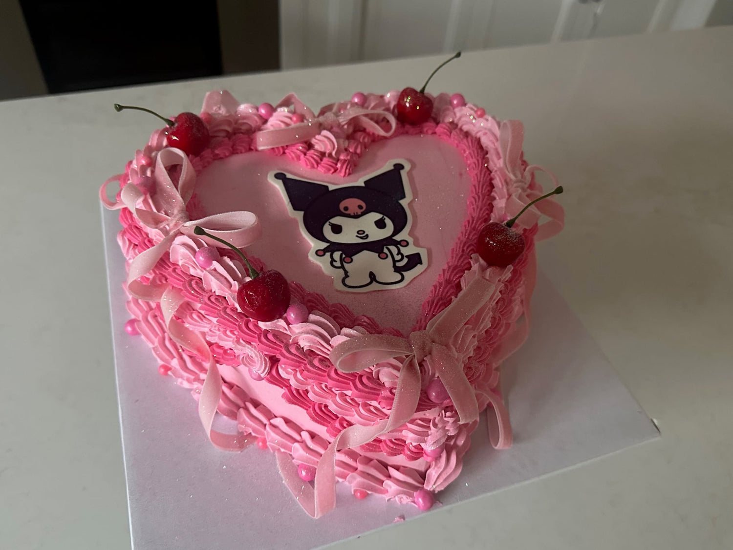Vintage lambeth heart &amp; edible print - custom cake