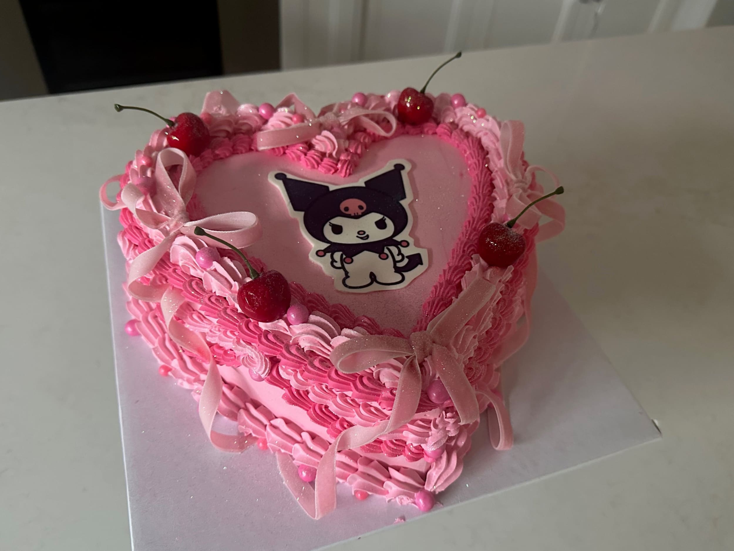 Vintage lambeth heart &amp; edible print - custom cake