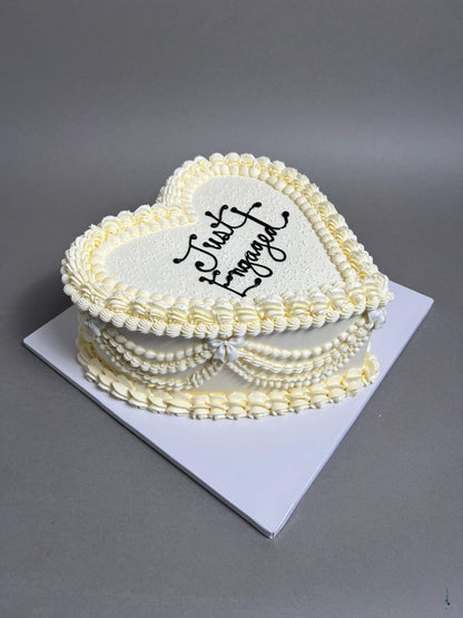 Vintage lambeth heart in buttercream - custom cake