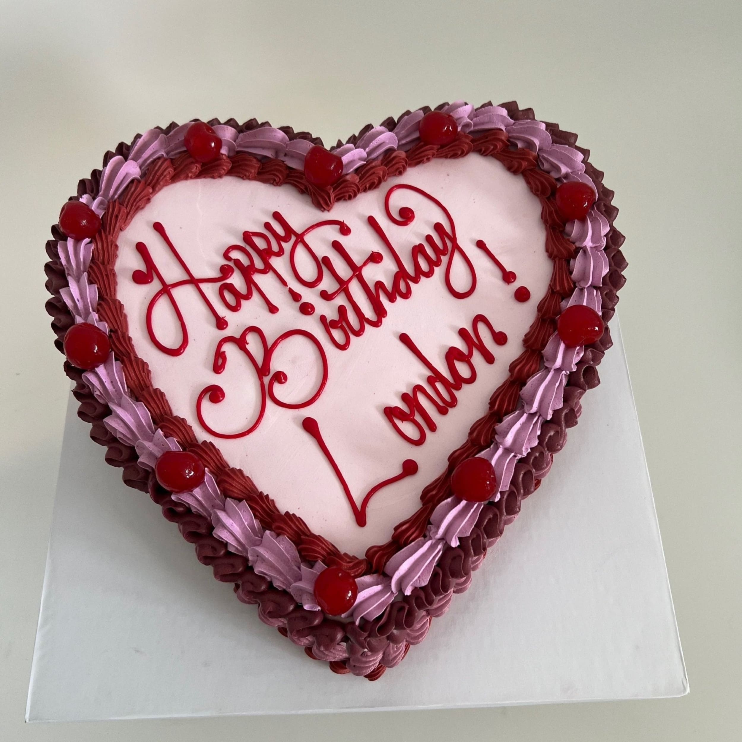 Vintage lambeth heart in buttercream - custom cake