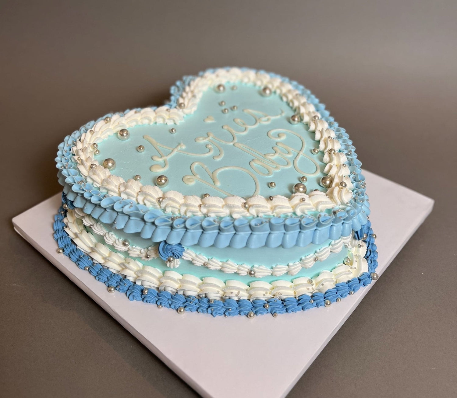 Vintage lambeth heart in buttercream - custom cake