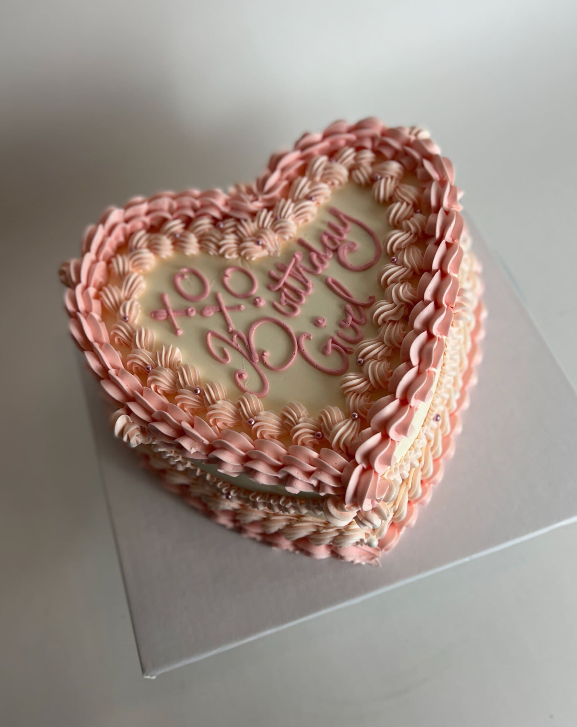 Vintage lambeth heart in buttercream - custom cake