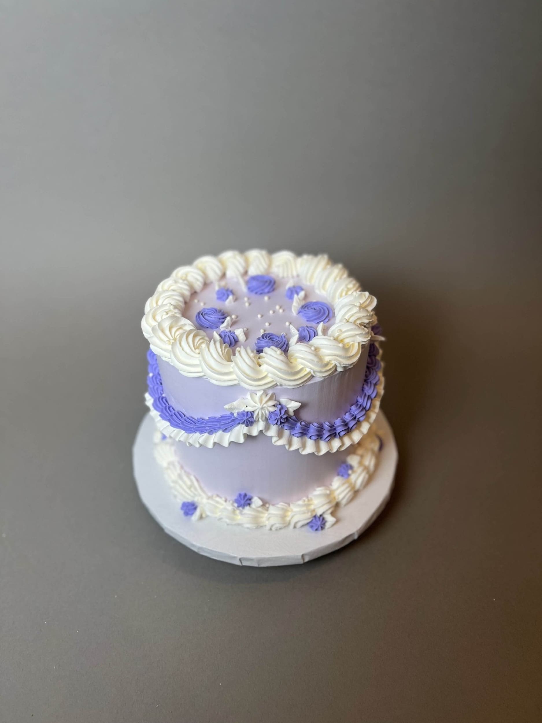 Vintage lambeth on whipped cream - custom cake