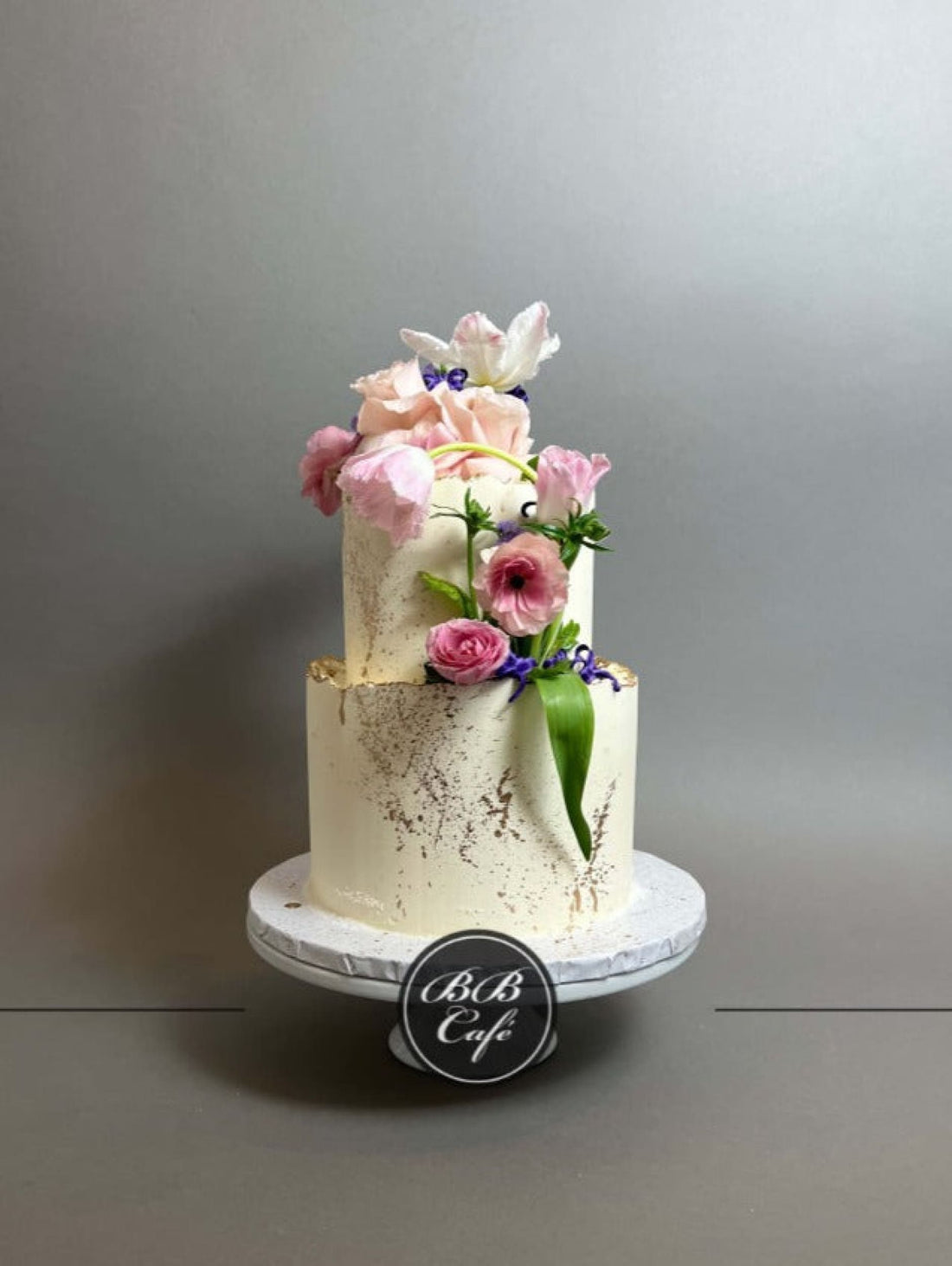 Wild spring flower on buttercream - custom cake
