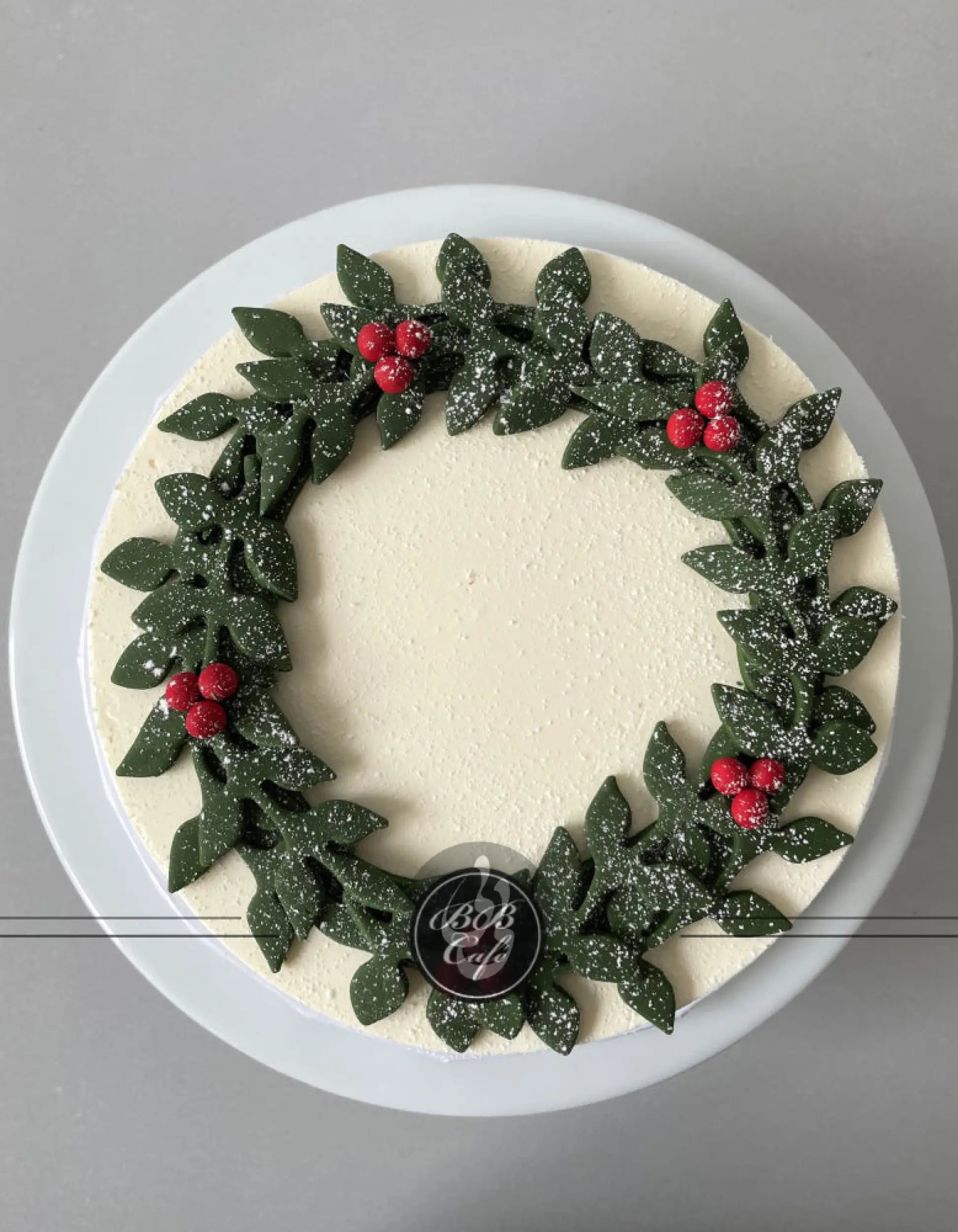 Winter berry wreath cake - custom cake