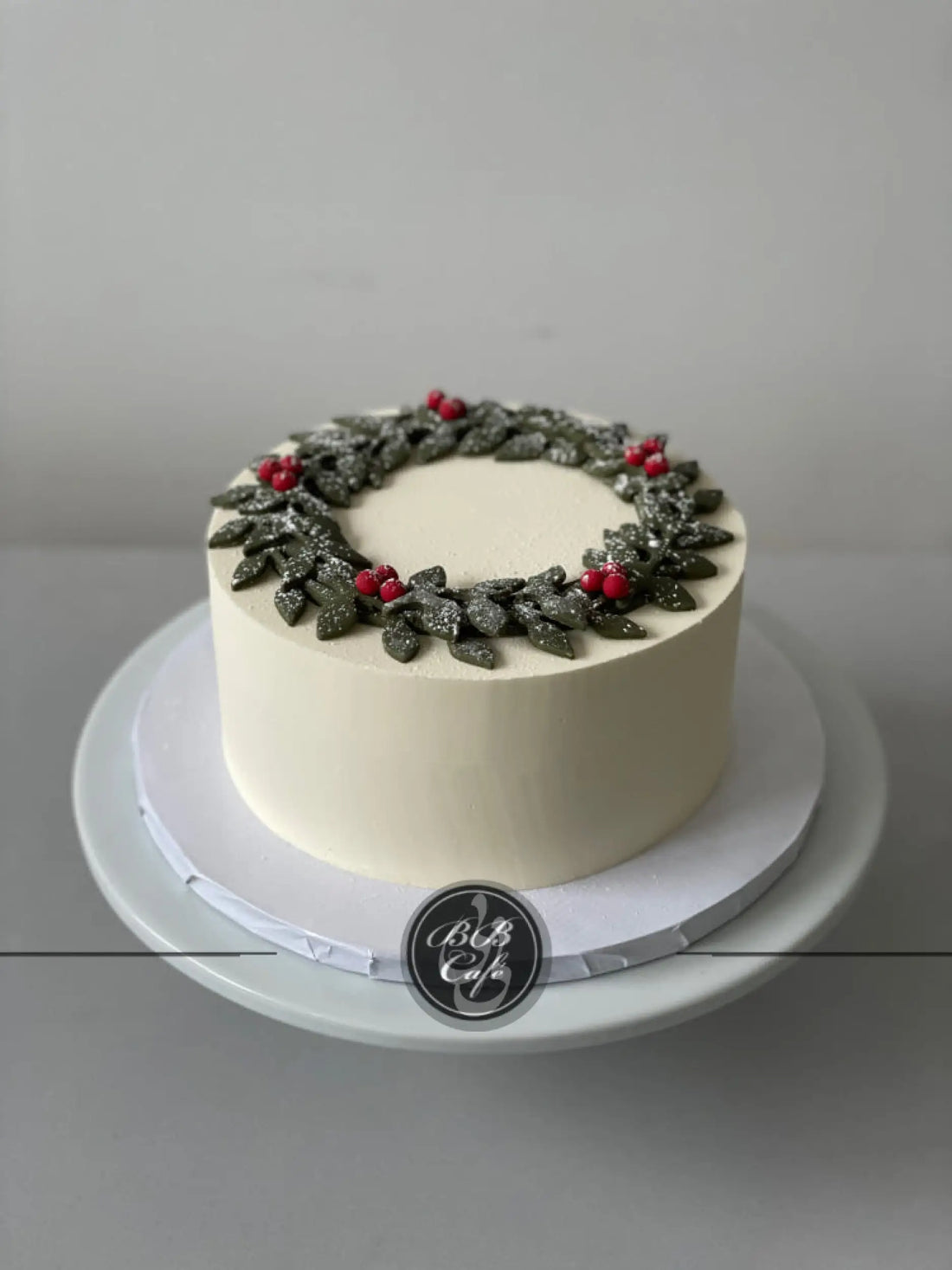 Winter berry wreath cake - custom cake