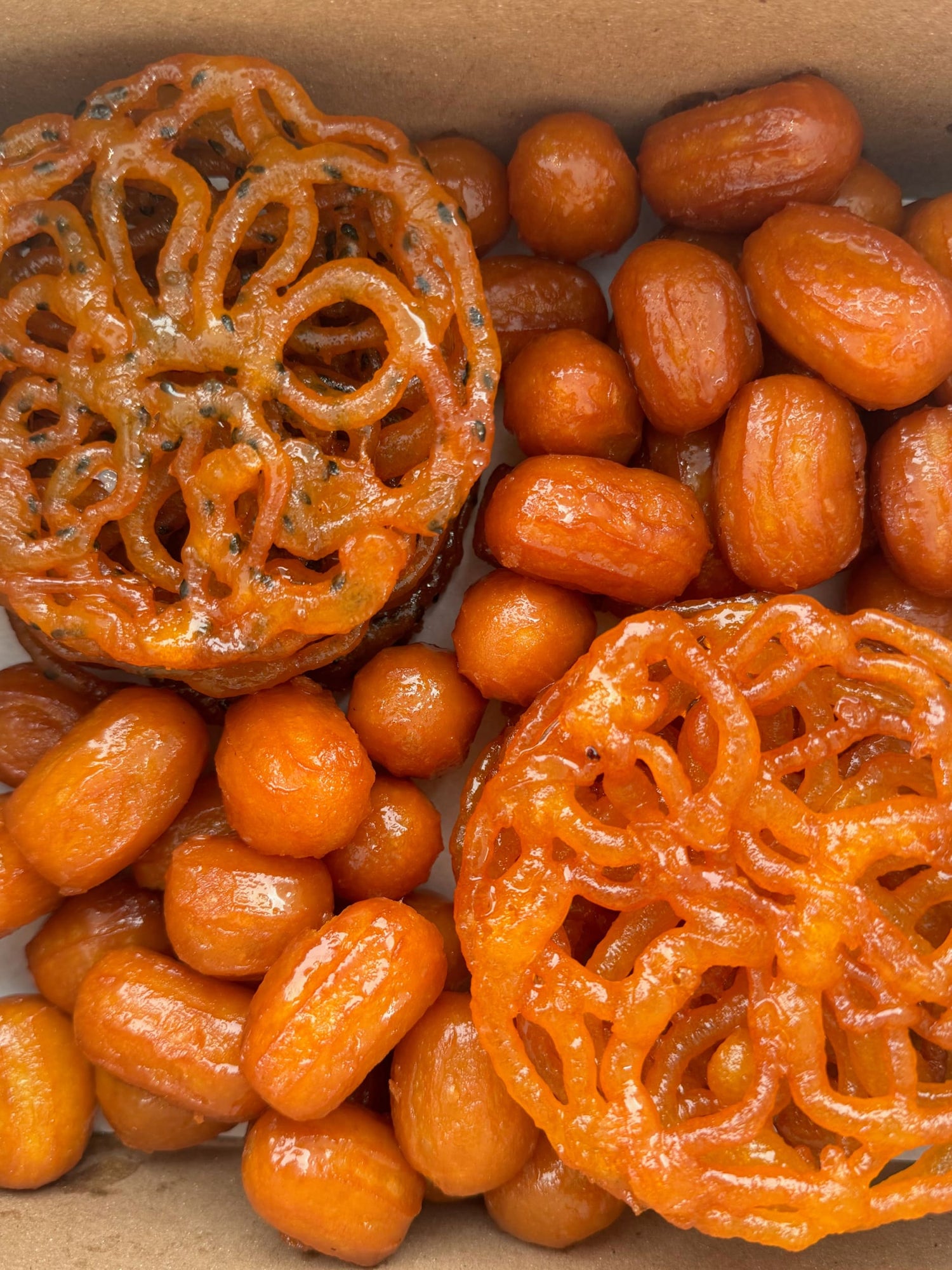Zoolbia bamieh &amp; gooshefil box - pastry