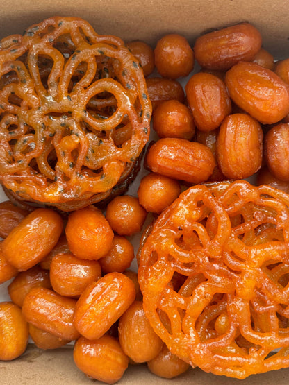 Zoolbia bamieh &amp; gooshefil box - pastry